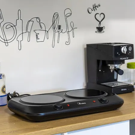 וילה Tosca Dell'angelo Con Piscina קומיסו